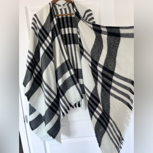 Poncho from Guess - Picture 4 of 6